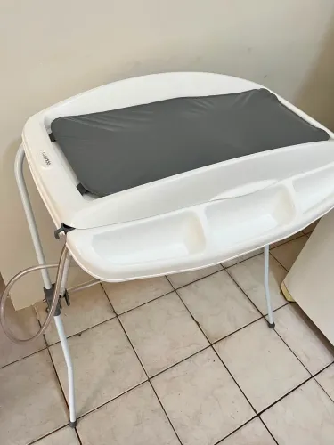 Banheira com suporte e trocador