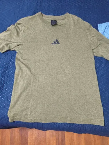 Adidas Essentials Small logo