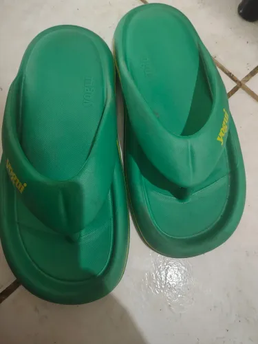 Chinelo yoggui Nuvem tamanho 42 extremamente macio e confortável.