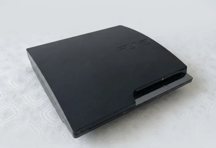 Playstation 3 desbloqueado com 2 controles