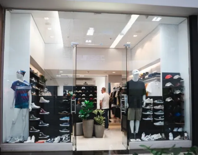 VENDA DE LOJA - Loja conceituada no Montes Claros Shopping - 12 anos de Sucesso e Tradição