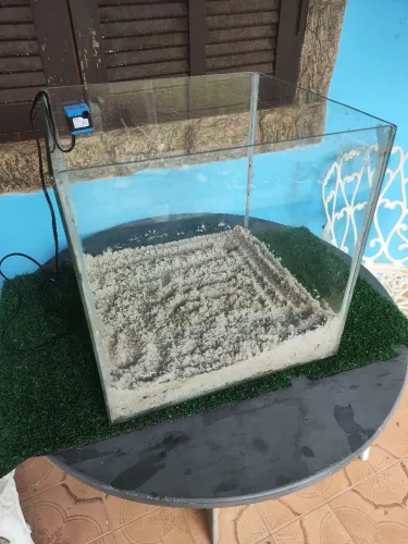 Aquário cubo 64 litros