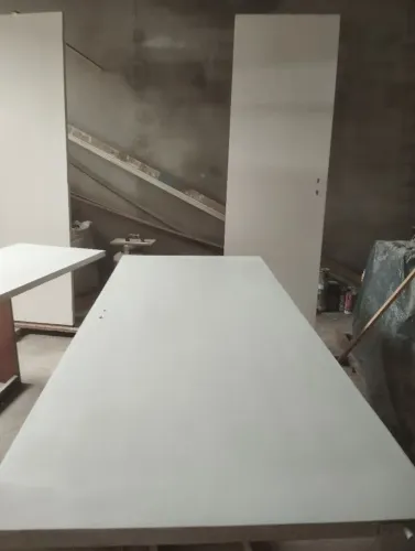 Laqueamento e pinturas de móveis e portas. 