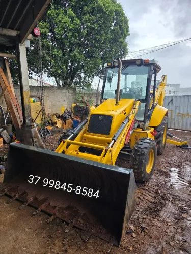 Retroescavadeira New Holland LB110 2010