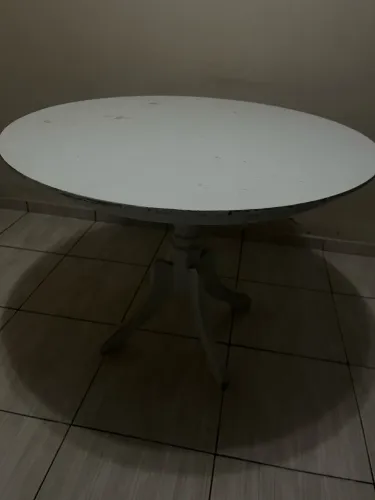 Mesa e cadeiras