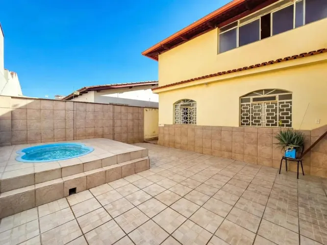 CASA 304M2 DR JOSE TOMAZ 3 QUARTOS SALAO 100M2 PISCINA 490 MIL