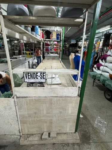 Vendo 3 bancos na Feira Fundac, Rua 03 próximo ao portão 09, banco de esquina.