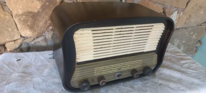 Radio antigo valvulado