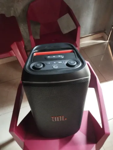 Vendo está JBL partybox 120, nova