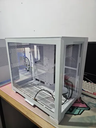 Gabinete Lian li O11 Dynamic mini snow edition (Não cabe fonte ATX)