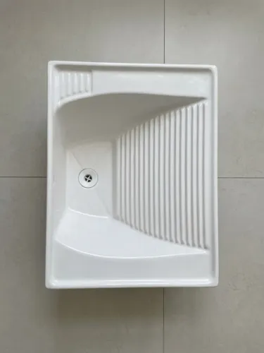 Tanque de lavar roupas branco ? 60 × 45 cm