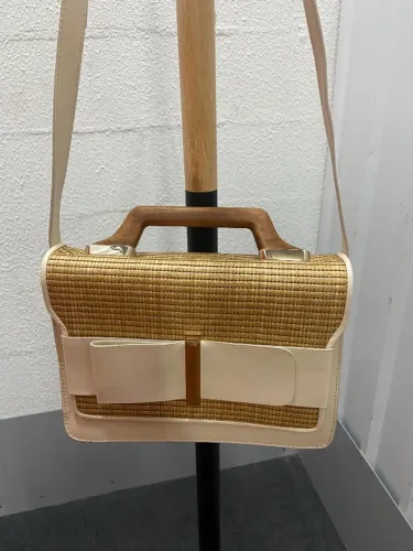 LINDA BOLSA EM COURO DA AREZZO NOVA COM ETIQUETA