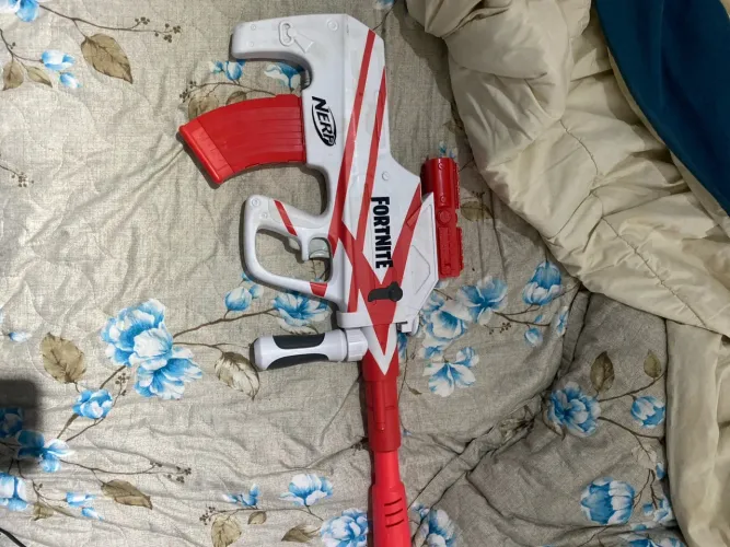 Nerf do fortinite original em bom estado motor elétrico mais está sem os dardos