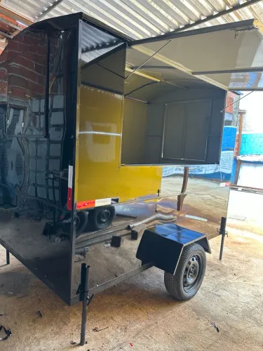 Trailer novo nunca usado, pia acoplado e energia todo ok, só no ponto de usar