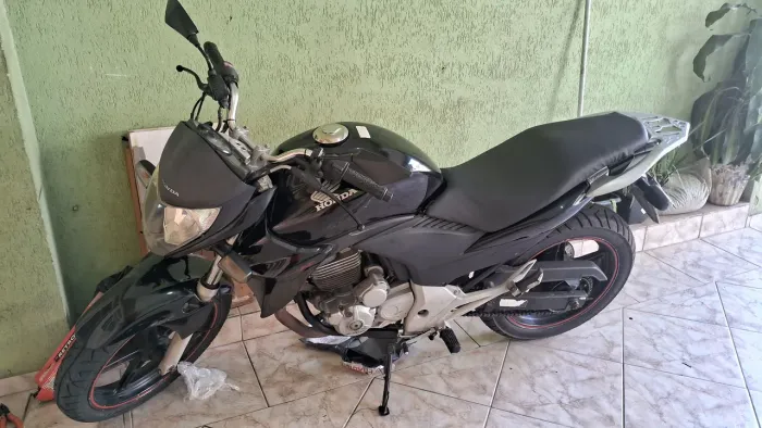 Vende-se cb 300R ou troca-se