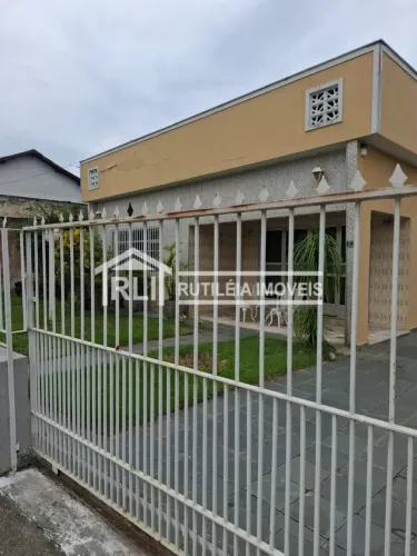 Rutileia Imóveis aluga amplo imóvel com 3 quartos no bairro Venda das Pedras, Itaboraí/RJ.