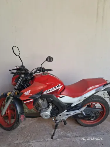 Vende-se CB 250f TWISTER 2022