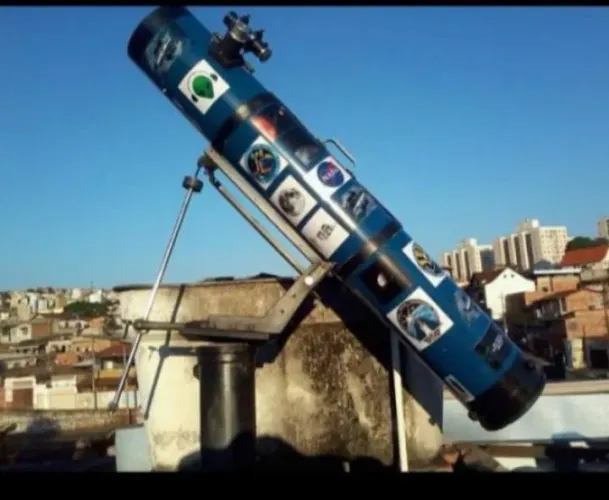 Vendo telescópio Toya 200mm com três oculares e um adaptador para celular 