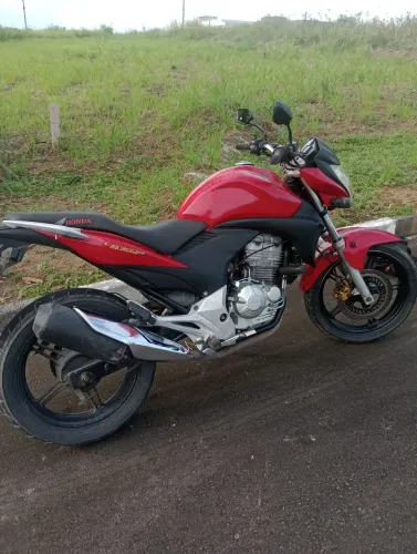 Moto toda boa só  pegar e rodar