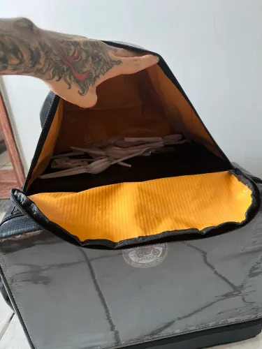 Vendo bag de entrega ótimo estado usada duas vezes? bag impermeável 