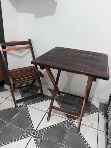 VENDO MESA COM 4 cadeiras