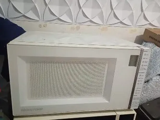 Vendo forno de micro-ondas super conservado