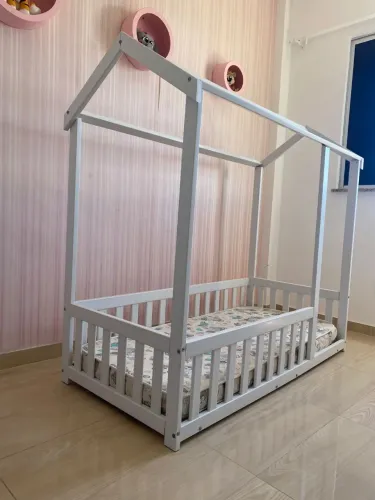 Cama montessoriano