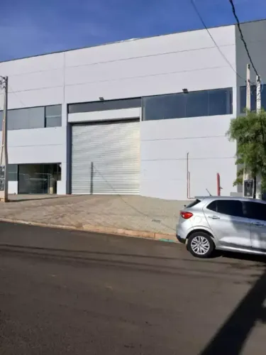 Galpão com 1130m² de área construída no Cond. Industrial Duas Barras