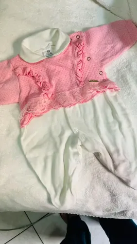 Roupa infantil menina.