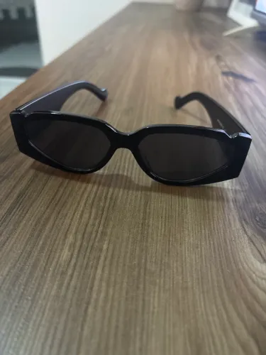 Oculos preto com proteção UV