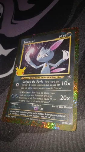Carta Pokémon Sneasel Holográfica 25/111 - Brilhante