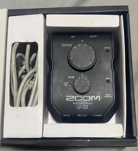 Interface de áudio - U22 Zoom + microfone de brinde