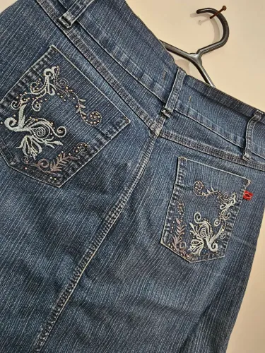 Saia Feminina Jeans. Nova. Super Bonita e Moderna.