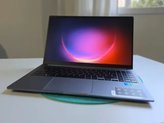 Samsung Galaxy Book4 (Core 5, 512gb SSD, 16gb RAM), NVIDIA GeForce MX570 - Grafite