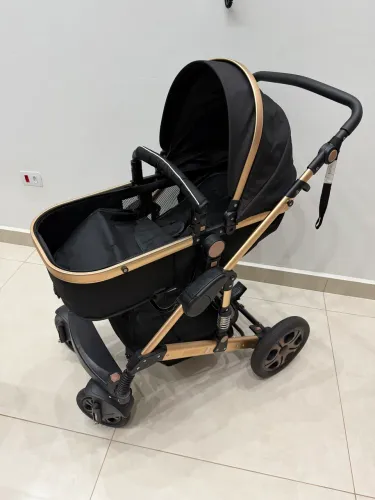 Carrinho de bebê mais bebê conforto acoplado