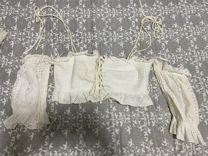 Cropped Lenita