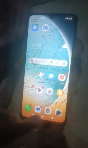Celular POCO da xiaomi funcionando perfeitamente só precisa trocar a tela