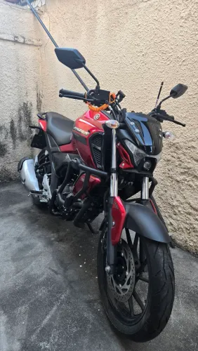 Fazer FZ15 24/24 - apenas 1.078 km - único dono.