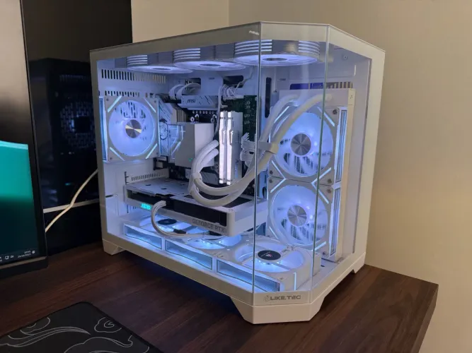 PC Gamer Ryzen 7 7800X3D RTX 5060 Ti 32GB DDR5 Full White