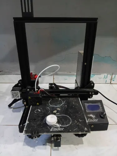 Vendo impressora 3D ender 3 com defeito 