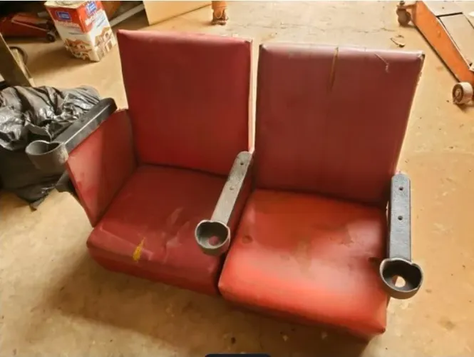 Par poltronas de cinema namoradeira vintage original anos 60 retiradas cine Campo Grande