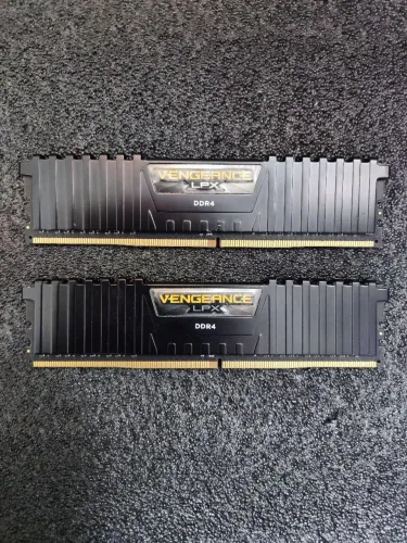 Memória RAM Corsair Vengeance LPX 16GB (2x8GB) DDR4 3600MHz CL20 - Chips Samsung