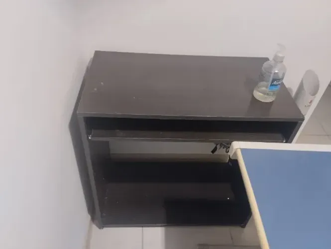 Móveis consultório completo, bom estado. R$2.500. Niterói, R. Visconde de Sepetiba 935. Wh