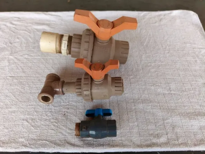 Kit 3 Registros de água PVC Tigre e Krona - ótimo estado!