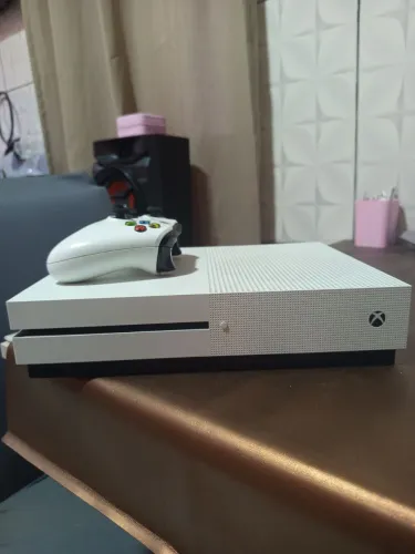 Xbox One S 1TB Com 1 Controle