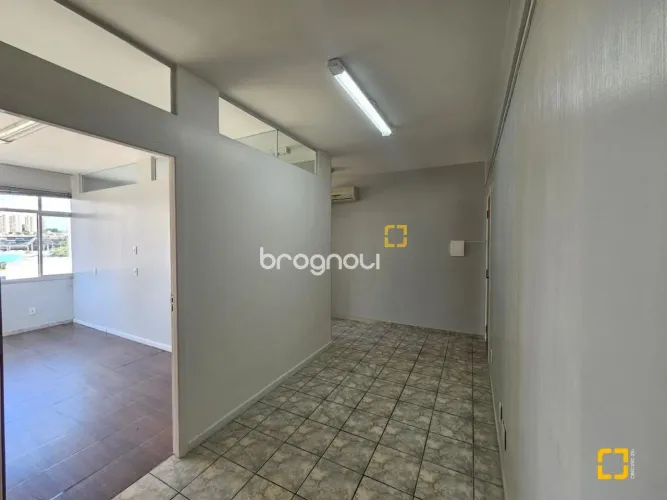 Sala comercial para venda no bairro Estreito, Florianópolis - SC