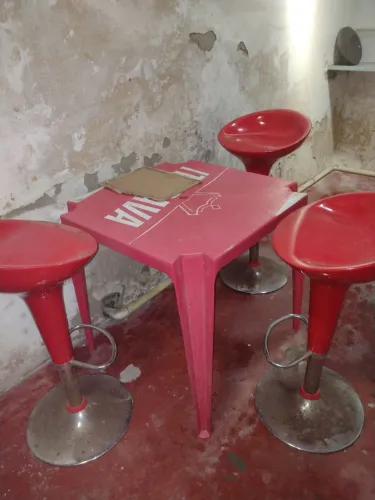 Banquetas + mesa 