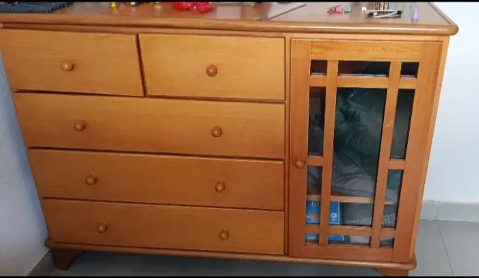 Cômoda madeira usada