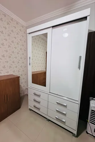 Guarda roupa solteiro branco