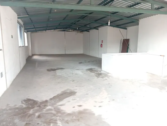 Alugo terraço/Vão livre 150m²